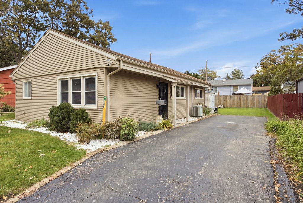 448 N Lake Shore Drive, Mundelein, IL 60060 — photo 2