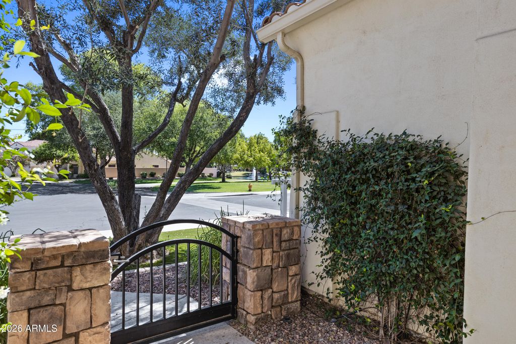 Image 6 of property listing at 4382 S WILDFLOWER Place, Chandler, AZ 85248