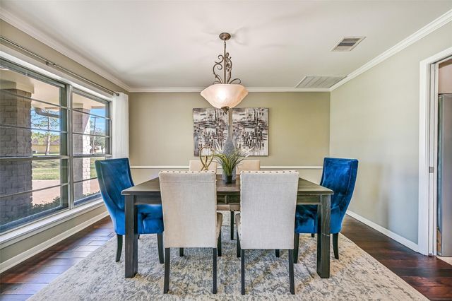 304 Chester Drive, Friendswood, TX 77546