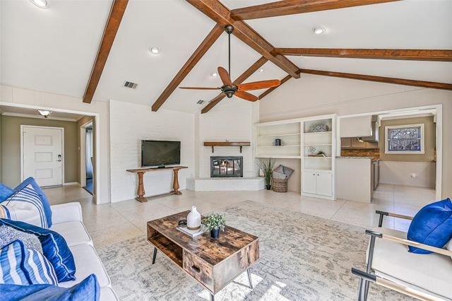 304 Chester Drive, Friendswood, TX 77546