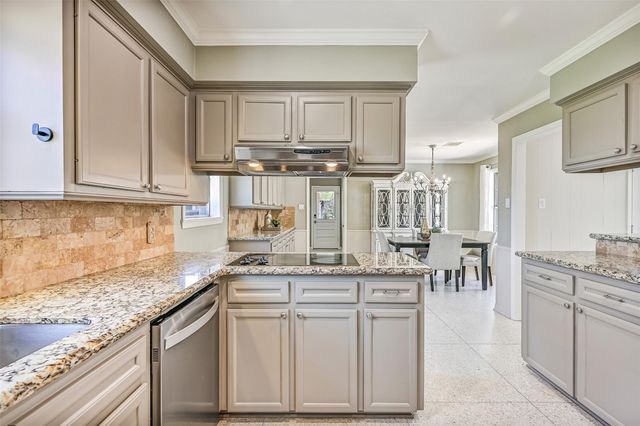 304 Chester Drive, Friendswood, TX 77546