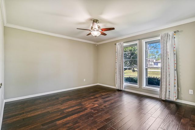 304 Chester Drive, Friendswood, TX 77546