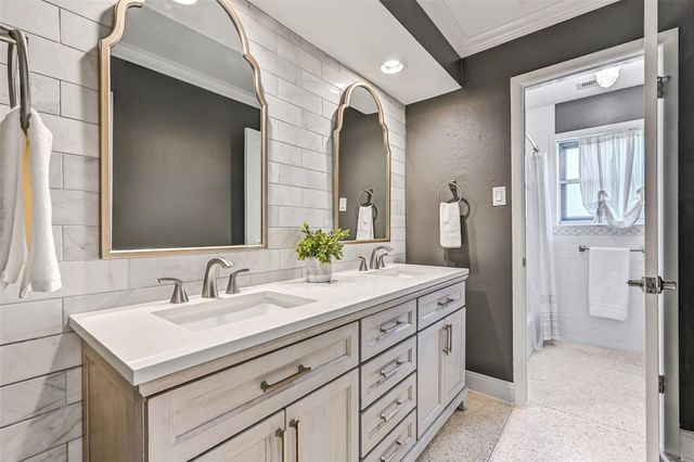 304 Chester Drive, Friendswood, TX 77546