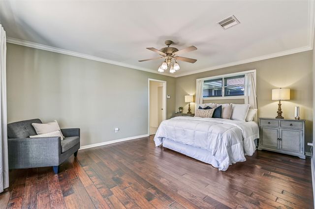 304 Chester Drive, Friendswood, TX 77546