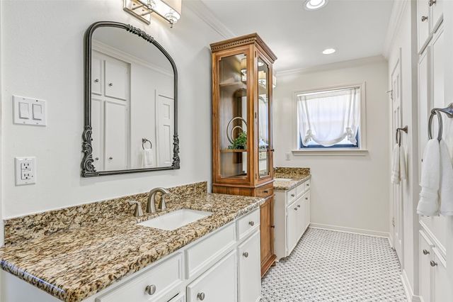 304 Chester Drive, Friendswood, TX 77546