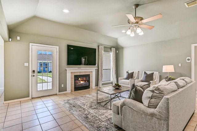 304 Chester Drive, Friendswood, TX 77546