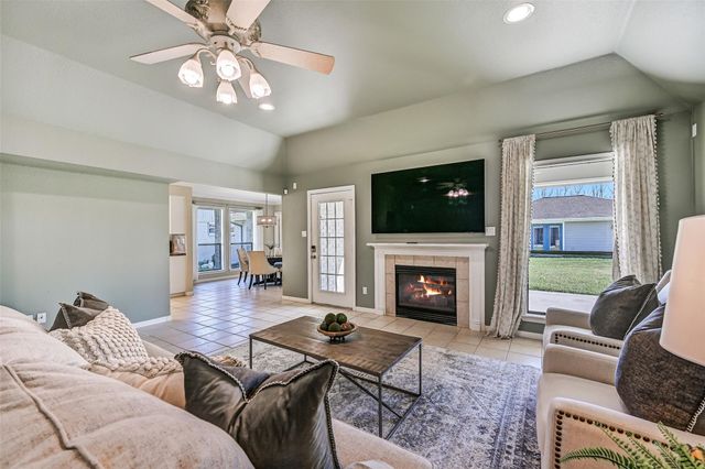 304 Chester Drive, Friendswood, TX 77546