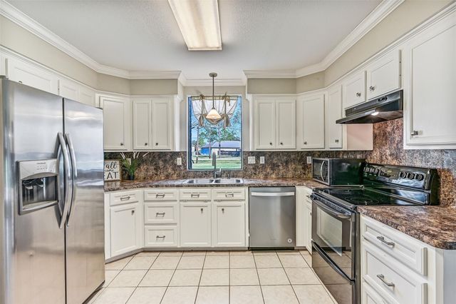 304 Chester Drive, Friendswood, TX 77546