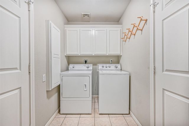 304 Chester Drive, Friendswood, TX 77546