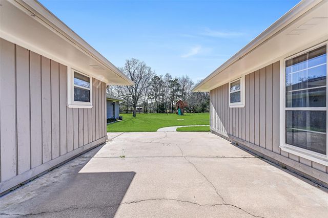 304 Chester Drive, Friendswood, TX 77546