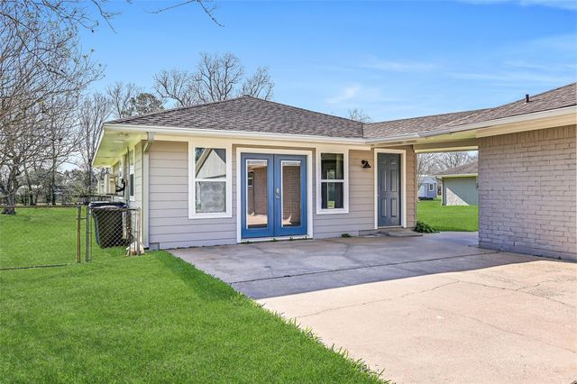 304 Chester Drive, Friendswood, TX 77546
