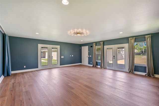 304 Chester Drive, Friendswood, TX 77546