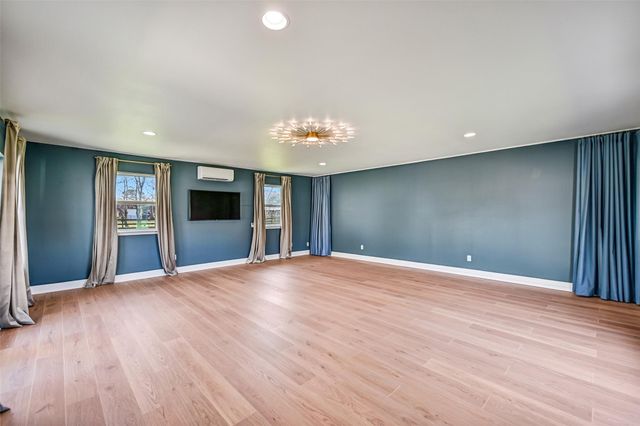 304 Chester Drive, Friendswood, TX 77546