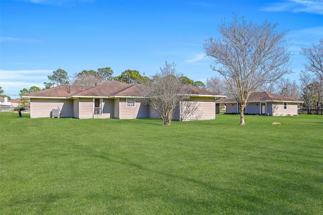 304 Chester Drive, Friendswood, TX 77546