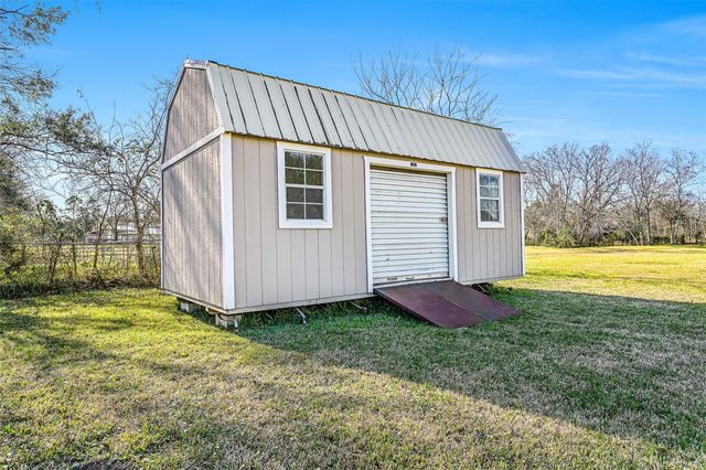 304 Chester Drive, Friendswood, TX 77546