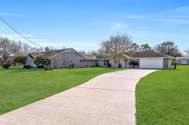 304 Chester Drive, Friendswood, TX 77546