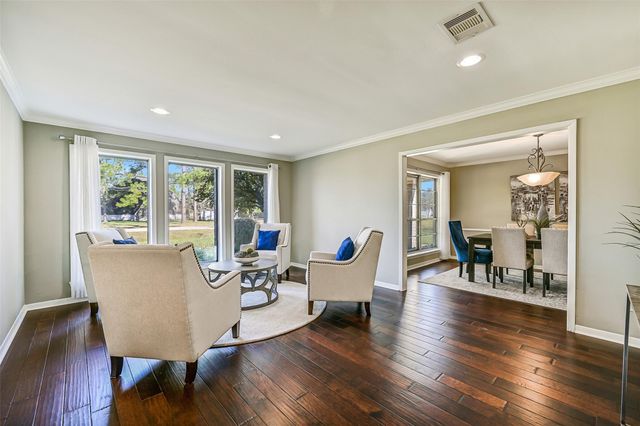 304 Chester Drive, Friendswood, TX 77546