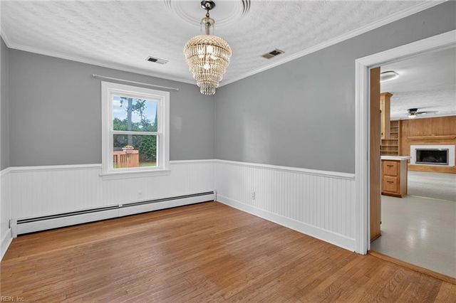 208 Woodford DR, Chesapeake, VA 23322