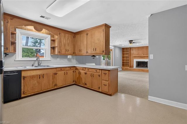 208 Woodford DR, Chesapeake, VA 23322