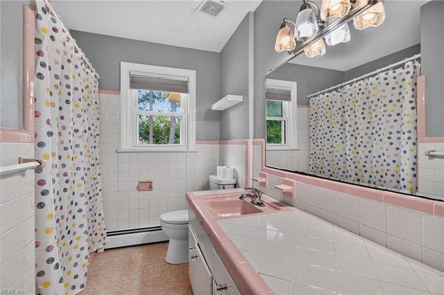 208 Woodford DR, Chesapeake, VA 23322