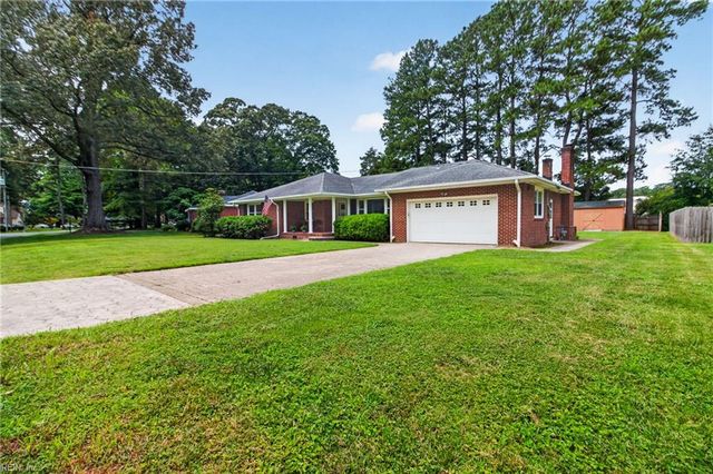 208 Woodford DR, Chesapeake, VA 23322
