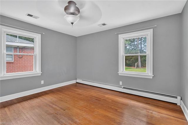 208 Woodford DR, Chesapeake, VA 23322