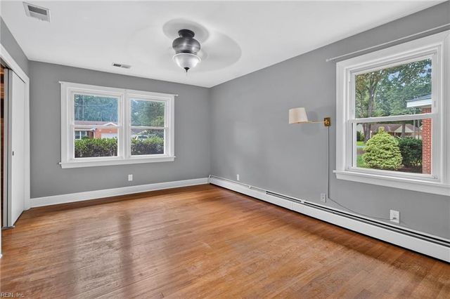 208 Woodford DR, Chesapeake, VA 23322