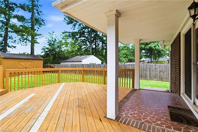 208 Woodford DR, Chesapeake, VA 23322