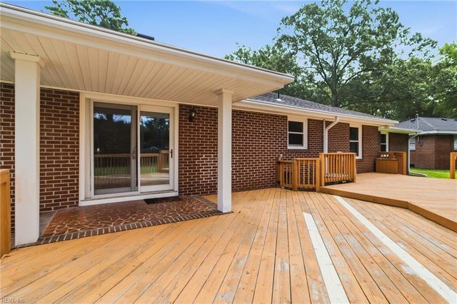 208 Woodford DR, Chesapeake, VA 23322