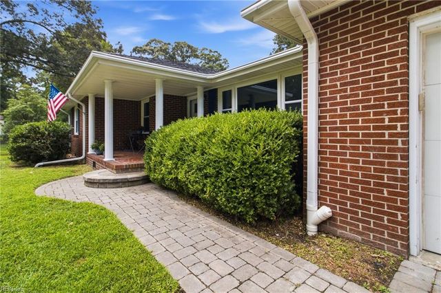 208 Woodford DR, Chesapeake, VA 23322