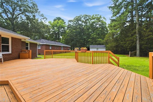 208 Woodford DR, Chesapeake, VA 23322