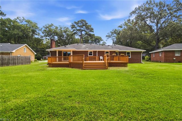 208 Woodford DR, Chesapeake, VA 23322
