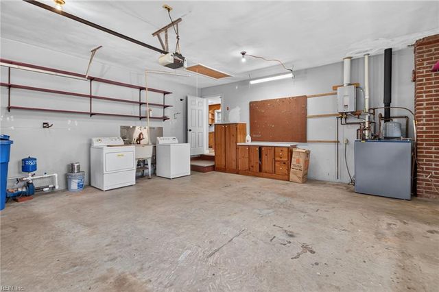208 Woodford DR, Chesapeake, VA 23322
