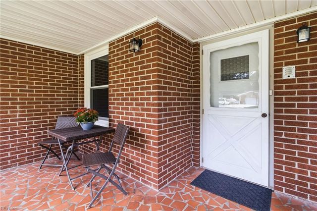208 Woodford DR, Chesapeake, VA 23322