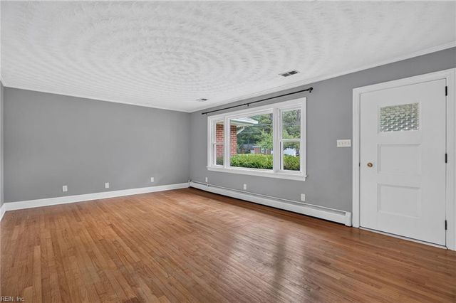 208 Woodford DR, Chesapeake, VA 23322