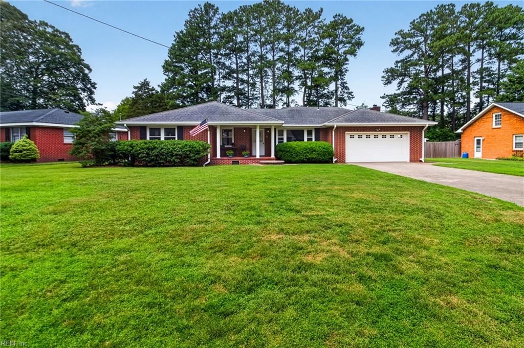 208 Woodford DR, Chesapeake, VA 23322