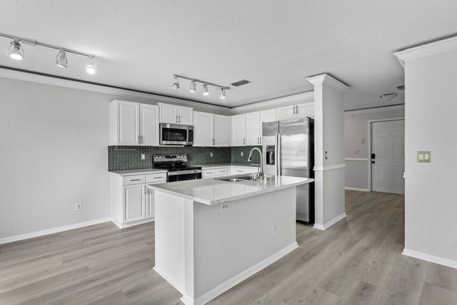 3260 Commodore Court, West Palm Beach, FL 33411