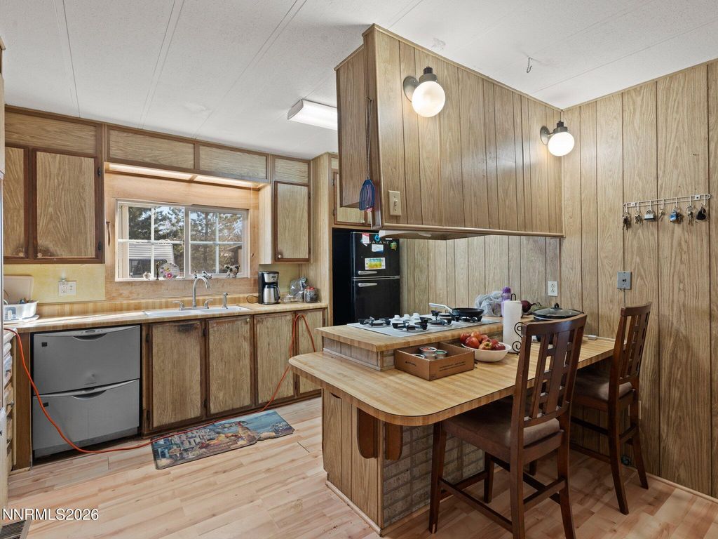 Image 7 of property listing at 7 Esther Circle, Carson City, NV 89706