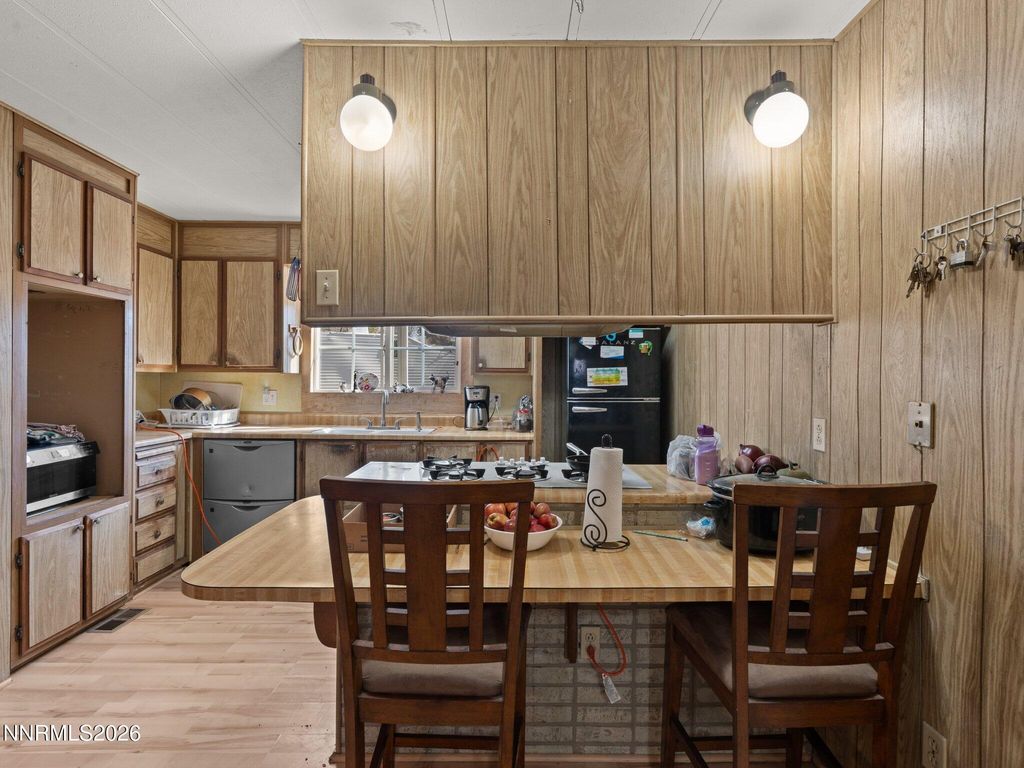 Image 8 of property listing at 7 Esther Circle, Carson City, NV 89706