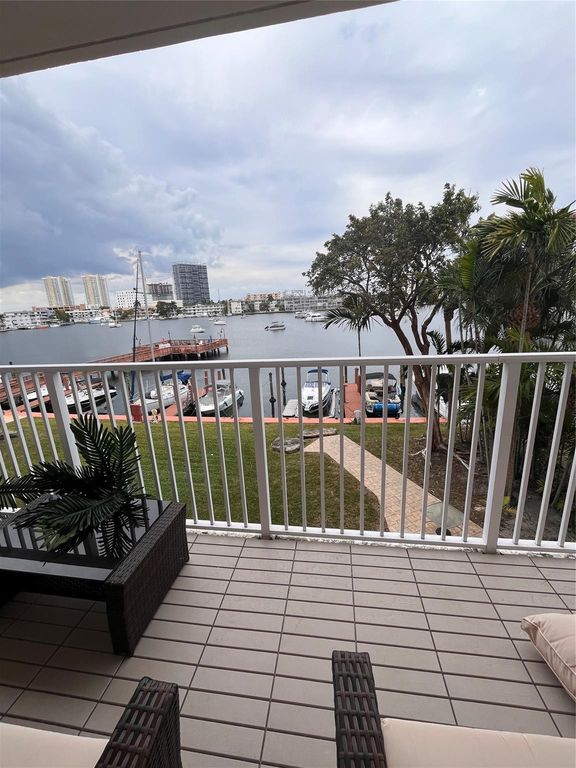400 Golden Isles Drive 20, Hallandale Beach, FL 33009