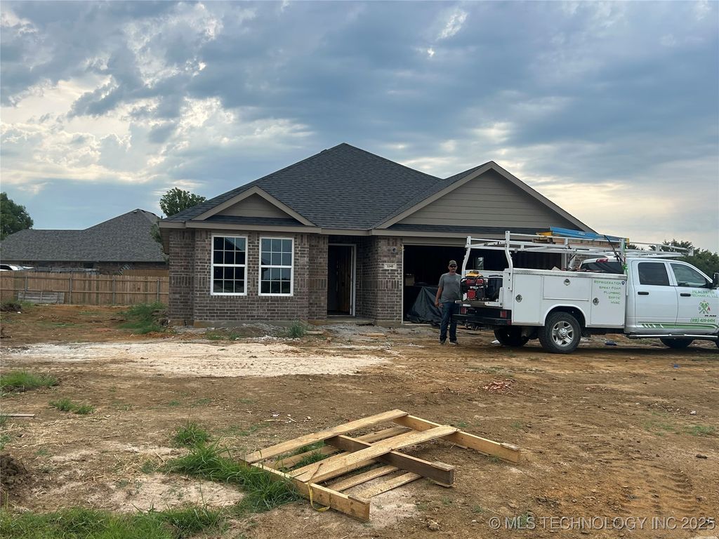 3240 Seabiscuit, Durant, OK 74701