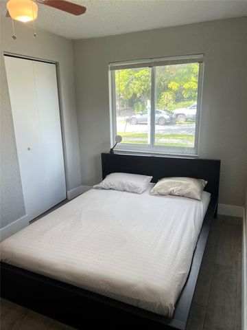 5720 SW 37th Court, Davie, FL 33314