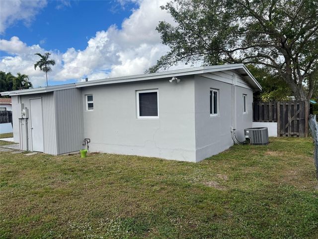5720 SW 37th Court, Davie, FL 33314