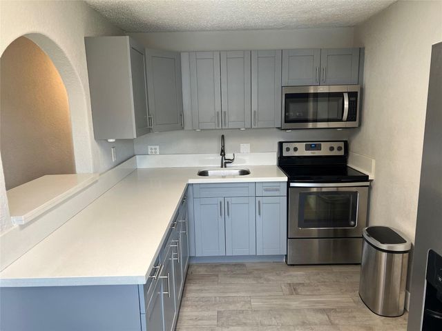 5720 SW 37th Court, Davie, FL 33314