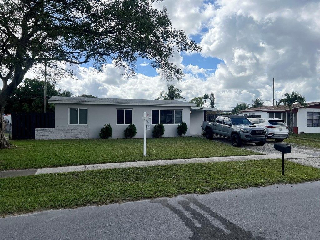 5720 SW 37th Court, Davie, FL 33314