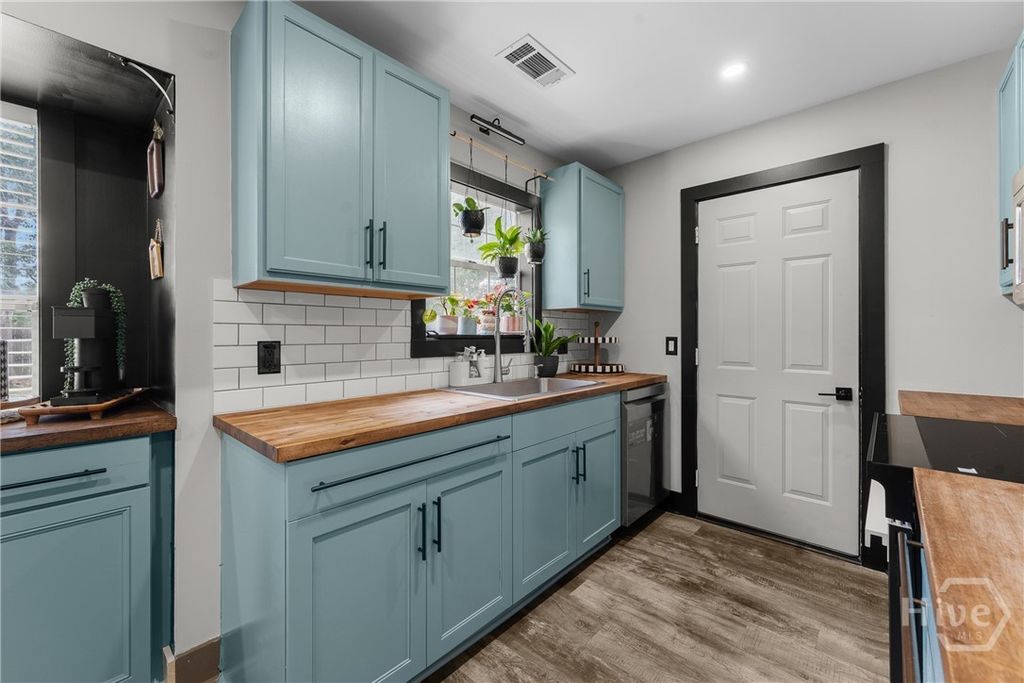 Image 21 of property listing at 100 Live Oak Circle, Rincon, GA 31326