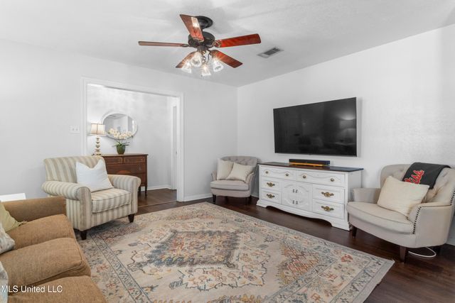 1209 Hammersmith Lane, Ocean Springs, MS 39564