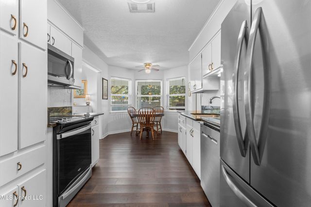 1209 Hammersmith Lane, Ocean Springs, MS 39564