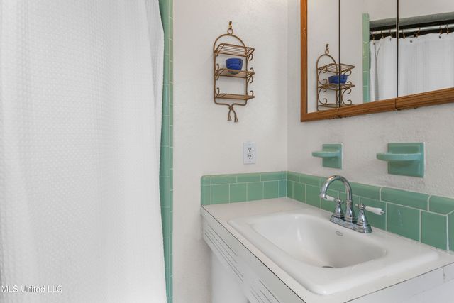 1209 Hammersmith Lane, Ocean Springs, MS 39564