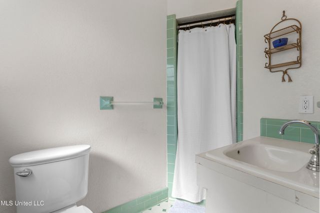 1209 Hammersmith Lane, Ocean Springs, MS 39564